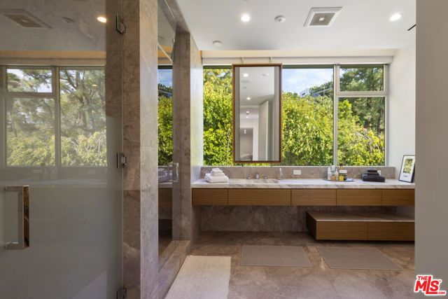 1401 Londonderry Place, Los Angeles, CA 90069