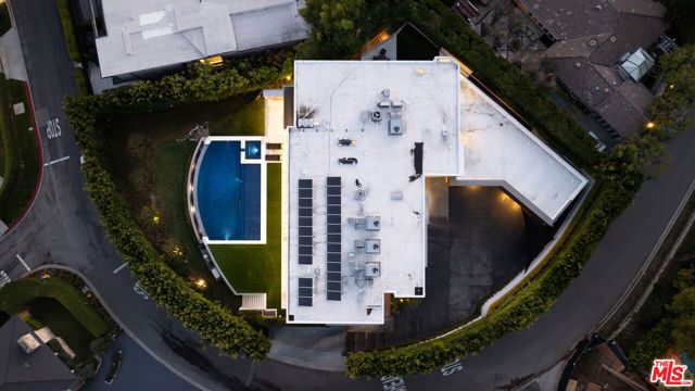 1401 Londonderry Place, Los Angeles, CA 90069