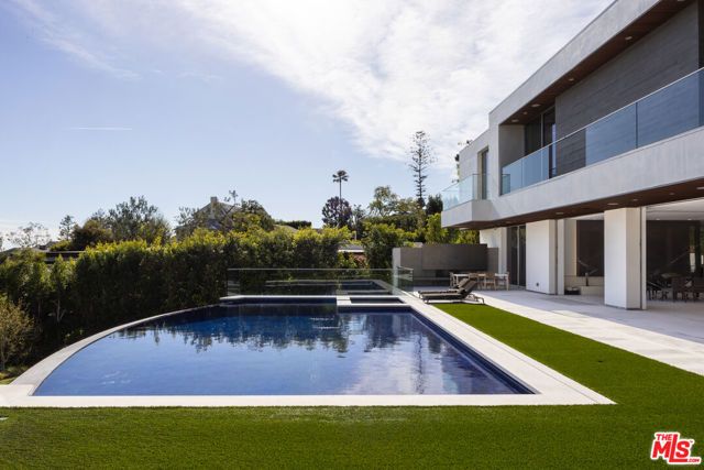 1401 Londonderry Place, Los Angeles, CA 90069