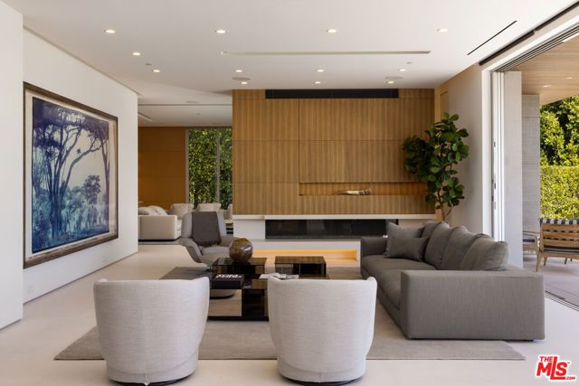 1401 Londonderry Place, Los Angeles, CA 90069