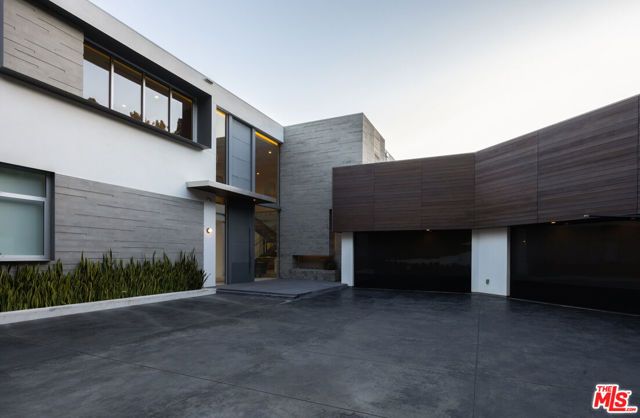 1401 Londonderry Place, Los Angeles, CA 90069