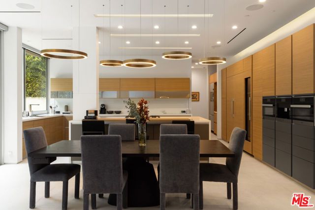 1401 Londonderry Place, Los Angeles, CA 90069