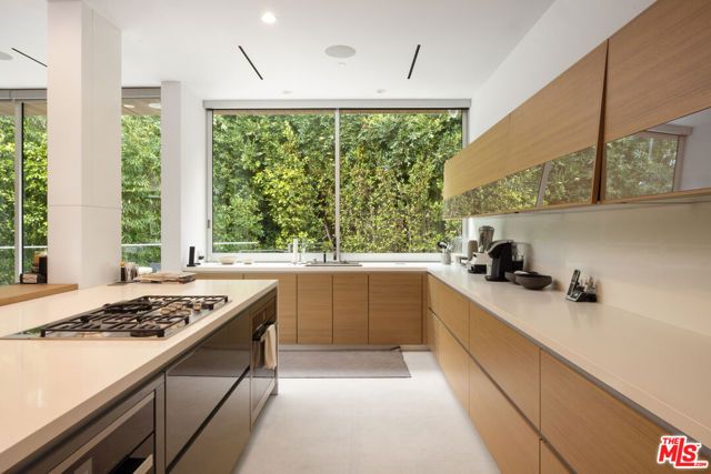 1401 Londonderry Place, Los Angeles, CA 90069