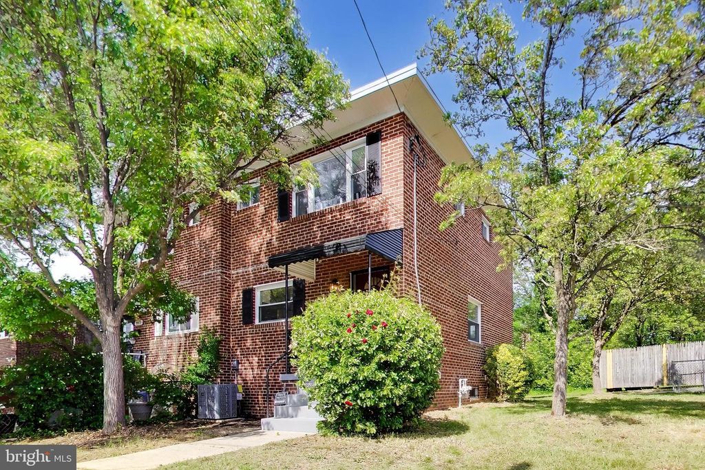 864 NEPTUNE AVE, Oxon Hill, MD 20745
