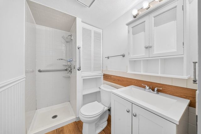 85 Commons Drive 301, Shrewsbury, MA 01545