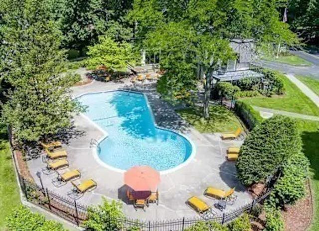 85 Commons Drive 301, Shrewsbury, MA 01545