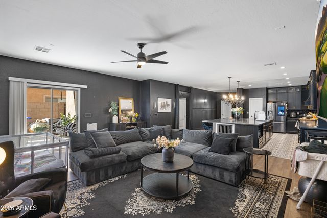 201 E MULE TRAIN Trail, San Tan Valley, AZ 85143