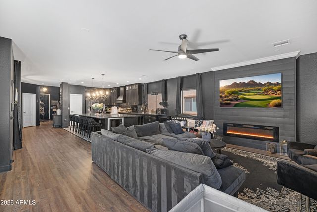 201 E MULE TRAIN Trail, San Tan Valley, AZ 85143