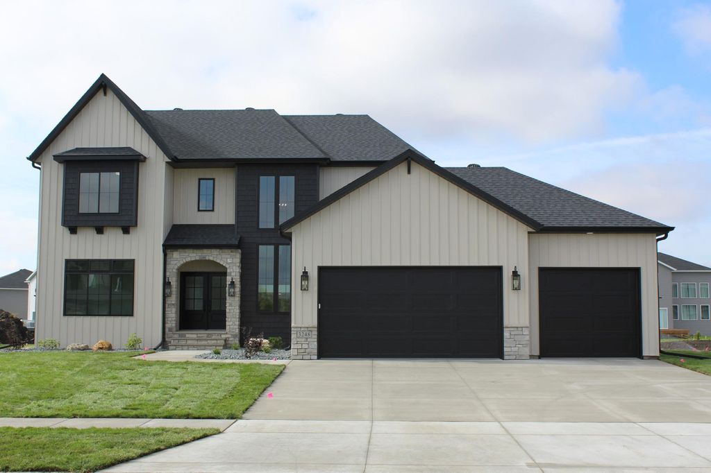3248 66th Avenue S, Fargo, ND 58104