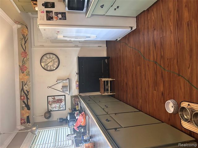 305 Goldengate Street, Lake Orion, MI 48362