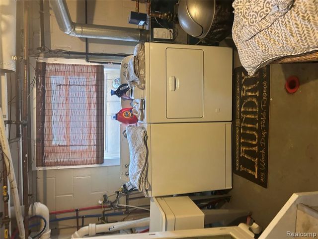 305 Goldengate Street, Lake Orion, MI 48362