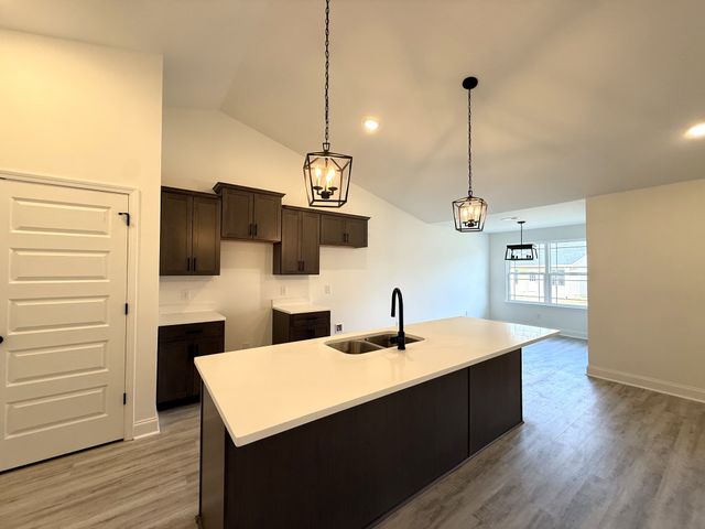 2102 Melanie Dr, Springfield, TN 37172