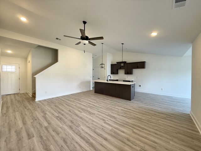 2102 Melanie Dr, Springfield, TN 37172