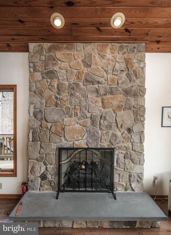 642 PADDYS RUN RD, Star Tannery, VA 22654
