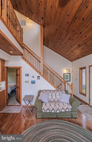 642 PADDYS RUN RD, Star Tannery, VA 22654