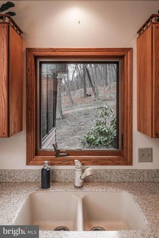 642 PADDYS RUN RD, Star Tannery, VA 22654