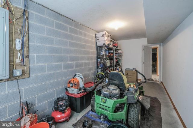 642 PADDYS RUN RD, Star Tannery, VA 22654