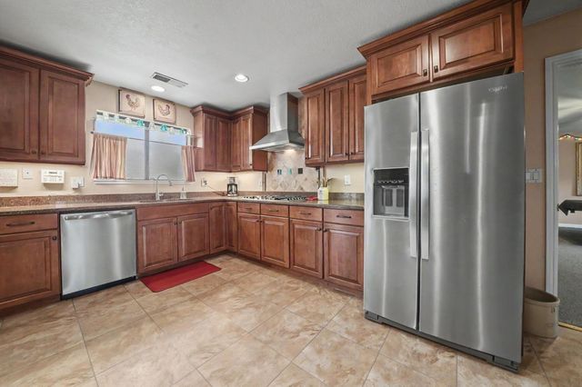 6364 Baldwin St, Valley Springs, CA 95252