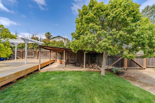 6364 Baldwin St, Valley Springs, CA 95252