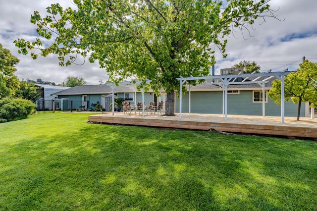 6364 Baldwin St, Valley Springs, CA 95252