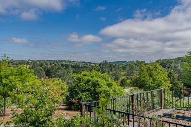 6364 Baldwin St, Valley Springs, CA 95252