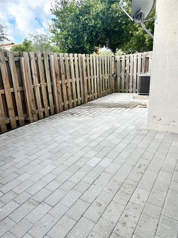 7815 NW 104th Ave 8, Doral, FL 33178