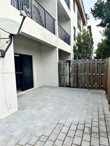 7815 NW 104th Ave 8, Doral, FL 33178