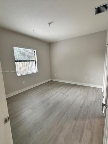 7815 NW 104th Ave 8, Doral, FL 33178