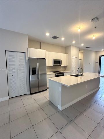 7815 NW 104th Ave 8, Doral, FL 33178