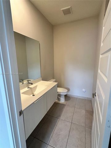 7815 NW 104th Ave 8, Doral, FL 33178