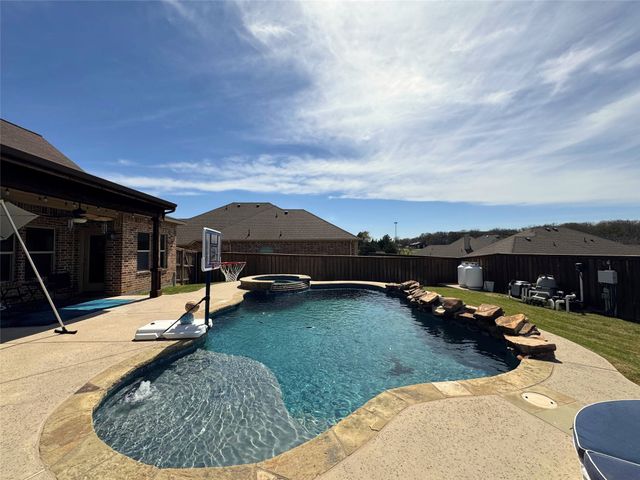 2006 Maxwell Court, Aubrey, TX 76227