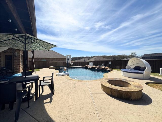 2006 Maxwell Court, Aubrey, TX 76227