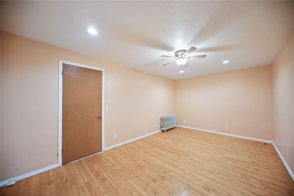 1372 E 12th Street, Des Moines, IA 50316