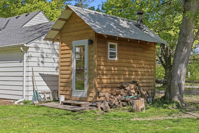 11209 Ridgemount Avenue W, Hopkins, MN 55305