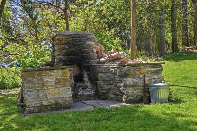 11209 Ridgemount Avenue W, Hopkins, MN 55305
