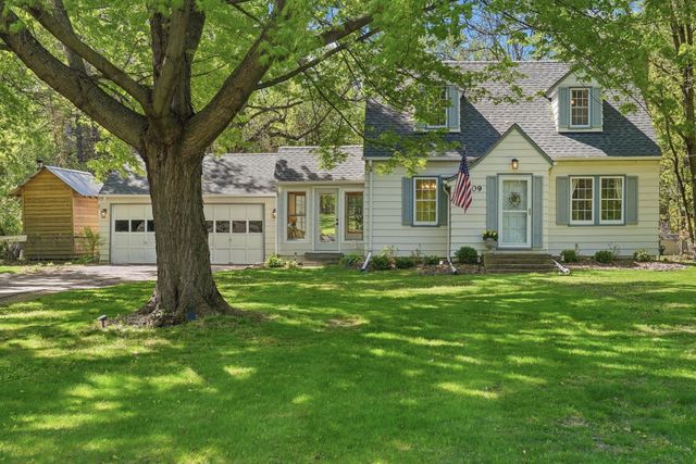 11209 Ridgemount Avenue W, Hopkins, MN 55305