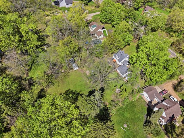 11209 Ridgemount Avenue W, Hopkins, MN 55305