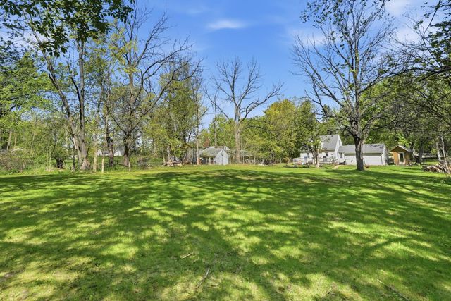 11209 Ridgemount Avenue W, Hopkins, MN 55305