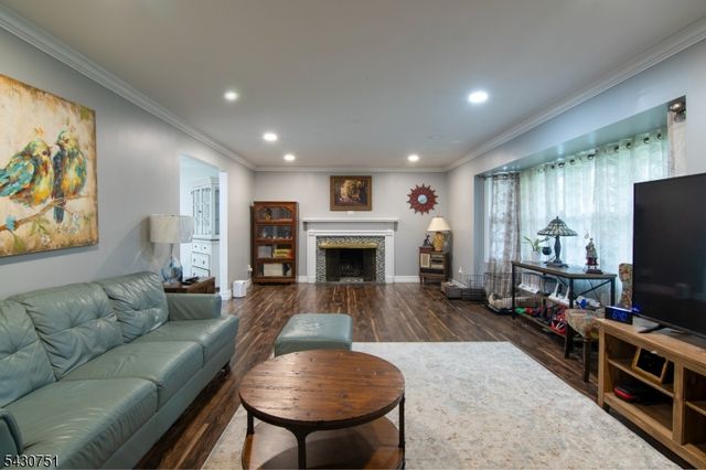 14 Buttonwood Dr, Franklin Twp., NJ 08873