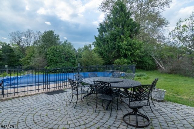 14 Buttonwood Dr, Franklin Twp., NJ 08873