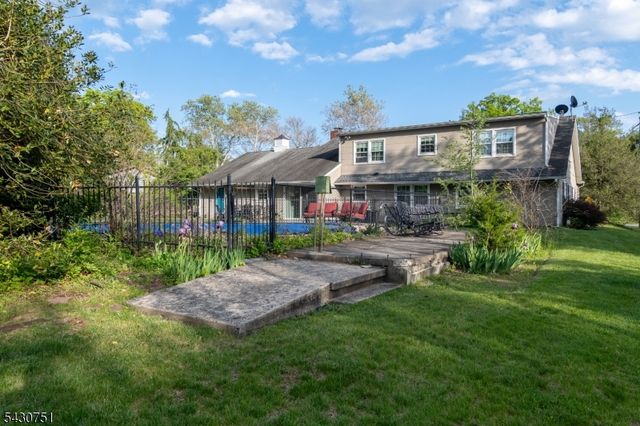 14 Buttonwood Dr, Franklin Twp., NJ 08873