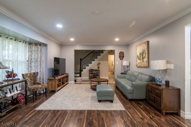 14 Buttonwood Dr, Franklin Twp., NJ 08873
