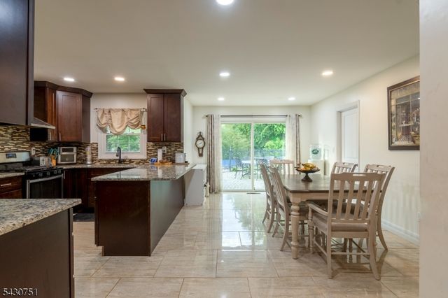 14 Buttonwood Dr, Franklin Twp., NJ 08873