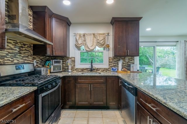14 Buttonwood Dr, Franklin Twp., NJ 08873