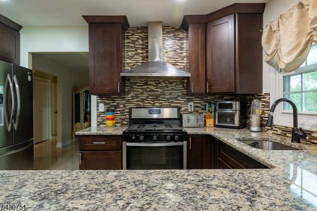 14 Buttonwood Dr, Franklin Twp., NJ 08873