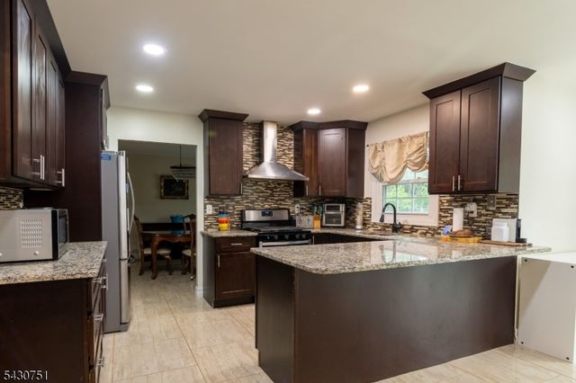 14 Buttonwood Dr, Franklin Twp., NJ 08873