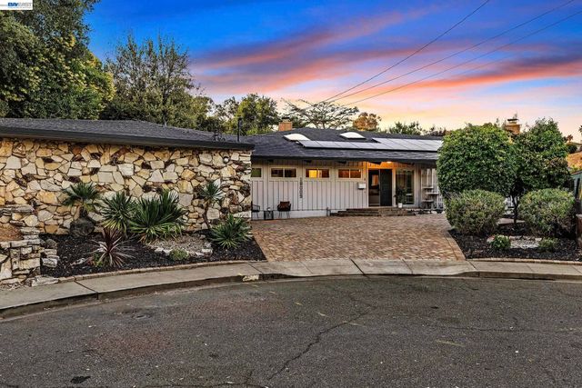 18009 Laird Ct, Castro Valley, CA 94546