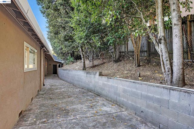 18009 Laird Ct, Castro Valley, CA 94546
