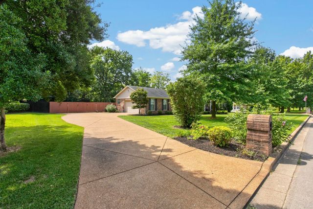 1862 James Dr, Murfreesboro, TN 37129