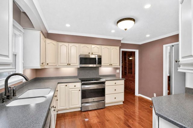 1862 James Dr, Murfreesboro, TN 37129